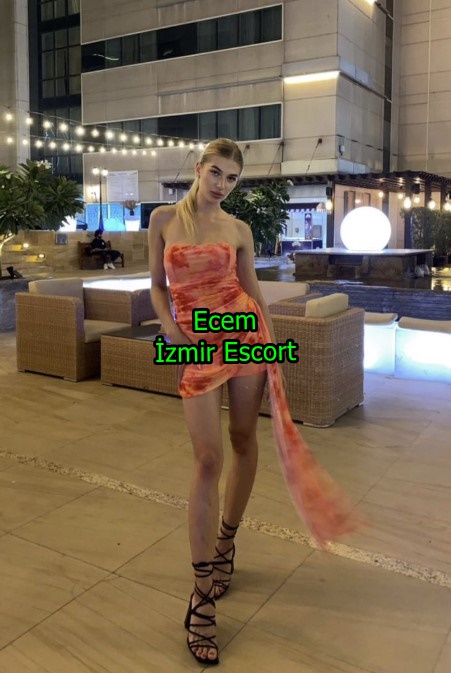 izmirescortecem-2 İzmir Eskort Ecem Olarak Partnerimin Zevk Almaması Mümkün Değil
