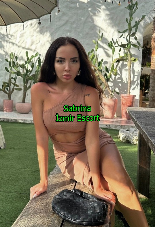 izmirescortsabrina-2 İzmir Escort Rus Sabrina Gecene Renk Katmaya Geldim